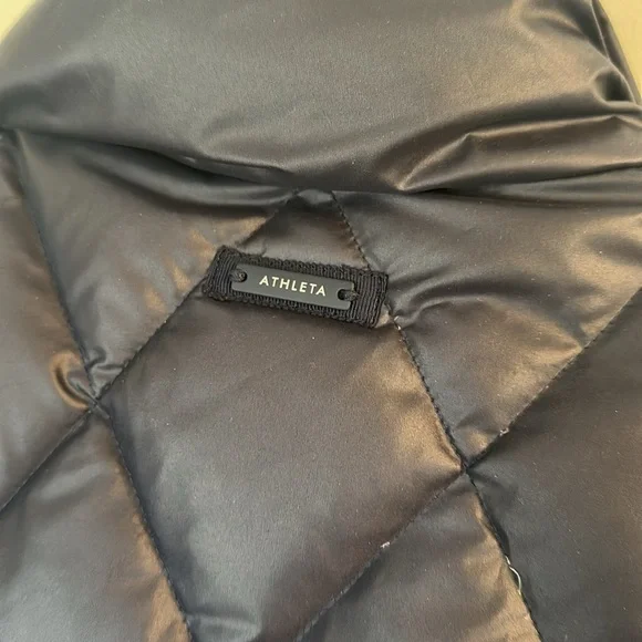 Athleta Navy Blue Puffer Jacket Size M Medium Rose Gold Zipper - Picture 9 of 9